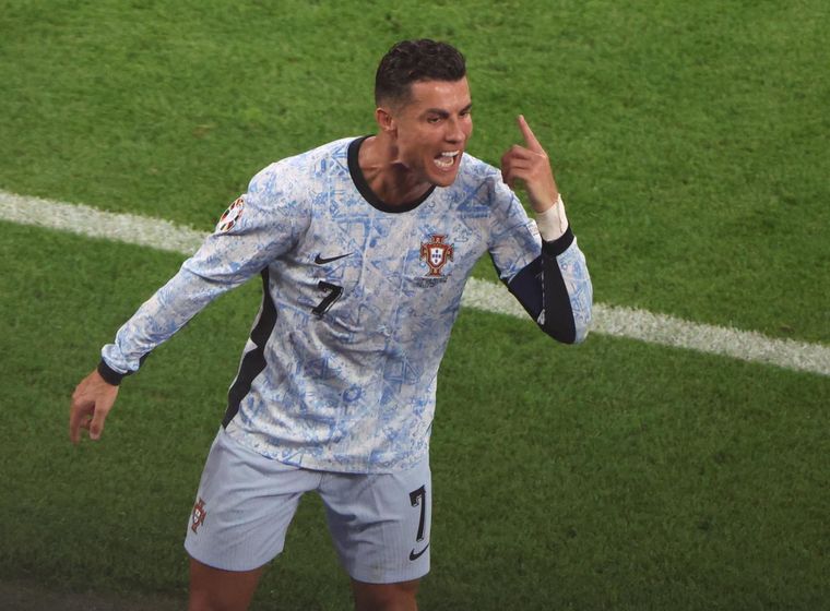 Cristiano Ronaldo recibió solo una fecha y podrá jugar la fase de grupos del Mundial 2026. Foto: EFE Cristiano Ronaldo recibió solo una fecha y podrá jugar la fase de grupos del Mundial 2026. Foto: EFE