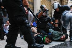 Para el Gobierno, la manifestación del miércoles fue un intento de golpe de Estado llevado adelante por barrabravas motorizados por el kirchnerismo. Foto: EFE