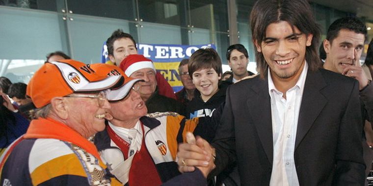 Banega ya empieza a ser ídolo en Valencia Foto: EFE