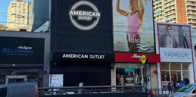 Un outlet con muchas ofertas. Un outlet con muchas ofertas.