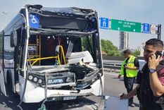 El conductor del colectivo fue trasladado al hospital en helicóptero. Foto: X El conductor del colectivo fue trasladado al hospital en helicóptero. Foto: X