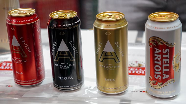 La fábrica muestra cómo se controla cada paso para garantizar calidad, desde el mosto hasta el producto final en góndola. La fábrica muestra cómo se controla cada paso para garantizar calidad, desde el mosto hasta el producto final en góndola.