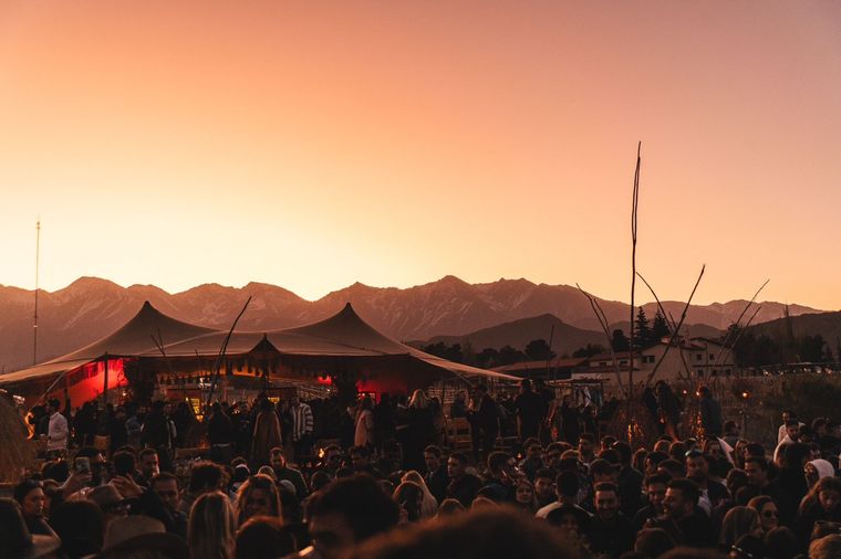 El formato de sunsets y los festivales al aire libre han cobrado un gran protagonismo en Mendoza, alentando el turismo. Foto: Las Palapas