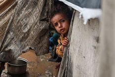 Las lluvias torrenciales de las últimas semanas y la llegada del frío han complicado aún más la vida de los palestinos en Gaza.