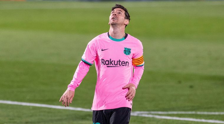 Leo se lamenta: Messi no está fino y el Barça lo siente. Foto: EFE