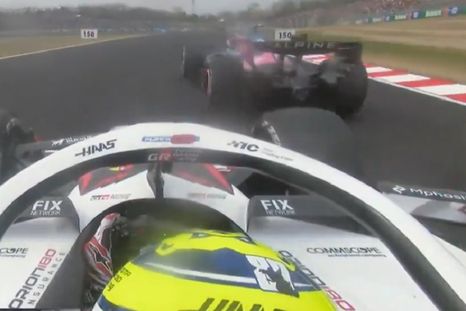 El momento del accidente en Suzuka que involucró indirectamente a Colapinto y dejó a Bearman fuera de carrera. El momento del accidente en Suzuka que involucró indirectamente a Colapinto y dejó a Bearman fuera de carrera.