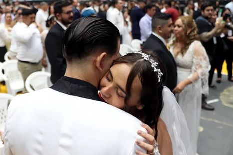 Los seres humanos son de los mamíferos que más practican la monogamia. Foto Efe