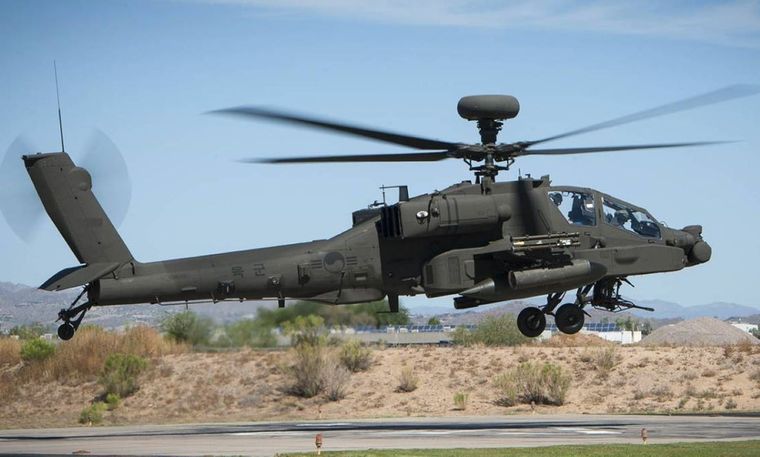 Un helicóptero Apache de Estados Unidos cayó en zona de guerra. Foto DefenseUSA