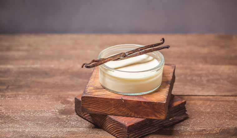 En sus inicios, las natillas no llevaban maicena; se espesaban solo con las yemas y una cocción lenta, lo que daba una textura más ligera y cremosa. ¡Disfruta haciendo esta receta! En sus inicios, las natillas no llevaban maicena; se espesaban solo con las yemas y una cocción lenta, lo que daba una textura más ligera y cremosa. ¡Disfruta haciendo esta receta!