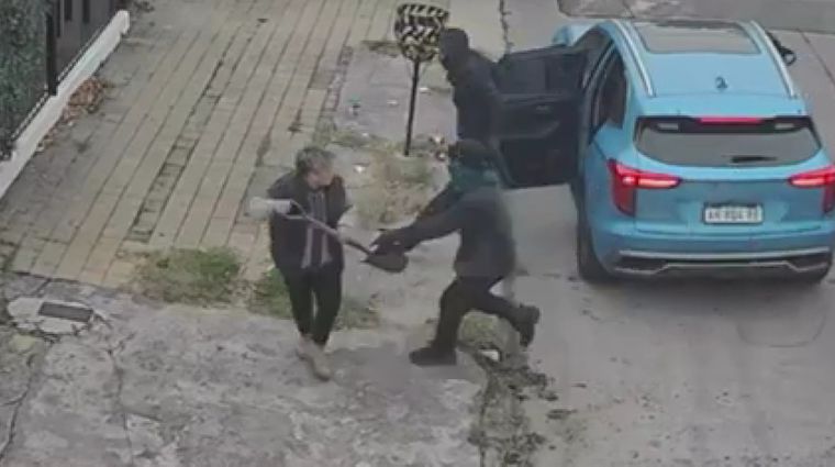 Los robos quedaron grabados en video por las cámaras de la zona. Todo ocurrió en escasos minutos.&nbsp;
