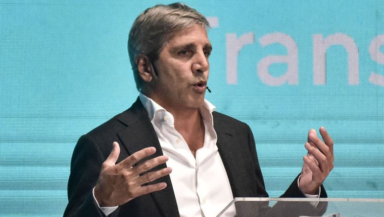 Luis Caputo se involucró en el cruce entre Gallardo y el arbitraje. Foto: NA