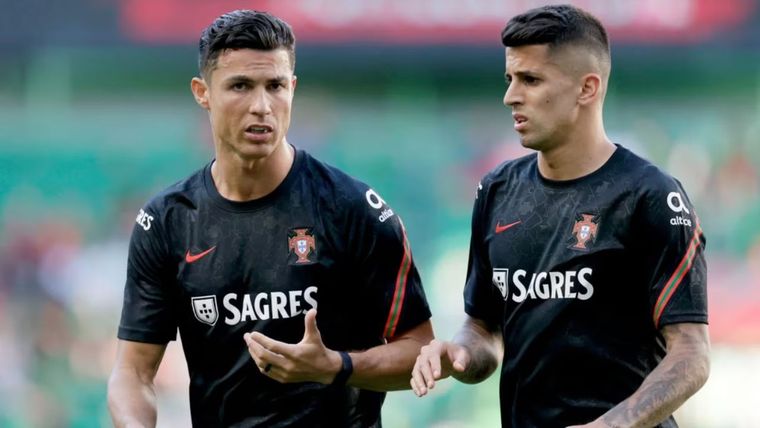 Cristiano y Cancelo, en la Selección Foto: EFE