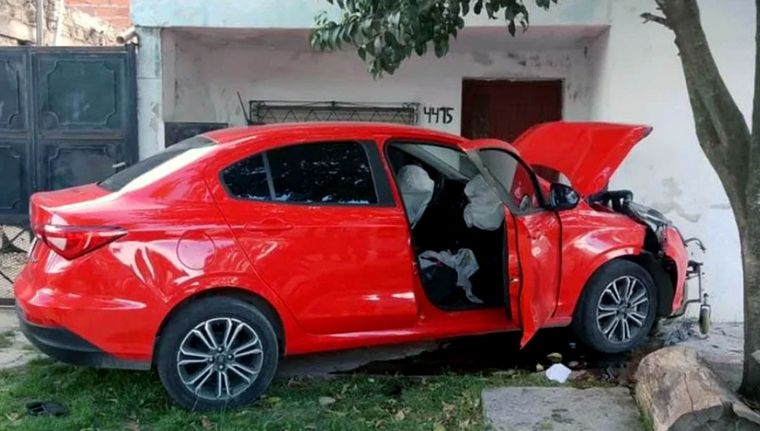 El auto luego de la tragedia. Foto: NA