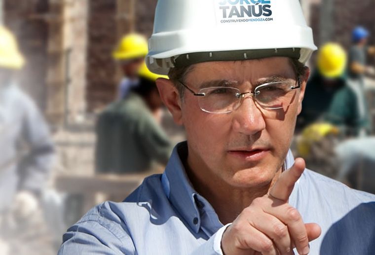 Vieja foto de campaña de Jorge Tanús.