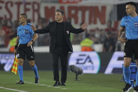 Aparecieron pasacalles contra Marcelo Gallardo por parte de los hinchas de Racing. Aparecieron pasacalles contra Marcelo Gallardo por parte de los hinchas de Racing.