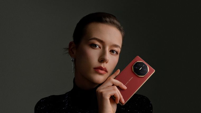 La cámara triple del Mate XT Ultimate Design mantiene la calidad fotográfica que caracteriza a los teléfonos plegables de Huawei. La cámara triple del Mate XT Ultimate Design mantiene la calidad fotográfica que caracteriza a los teléfonos plegables de Huawei.