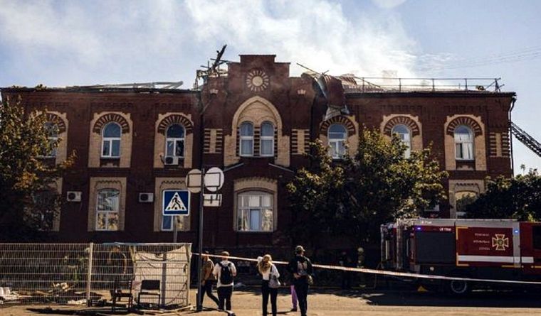 Un dron de Rusia impactó en la Universidad de Farmacia de Jarkov, Ucrania. Foto t.me/dsns Un dron de Rusia impactó en la Universidad de Farmacia de Jarkov, Ucrania. Foto t.me/dsns