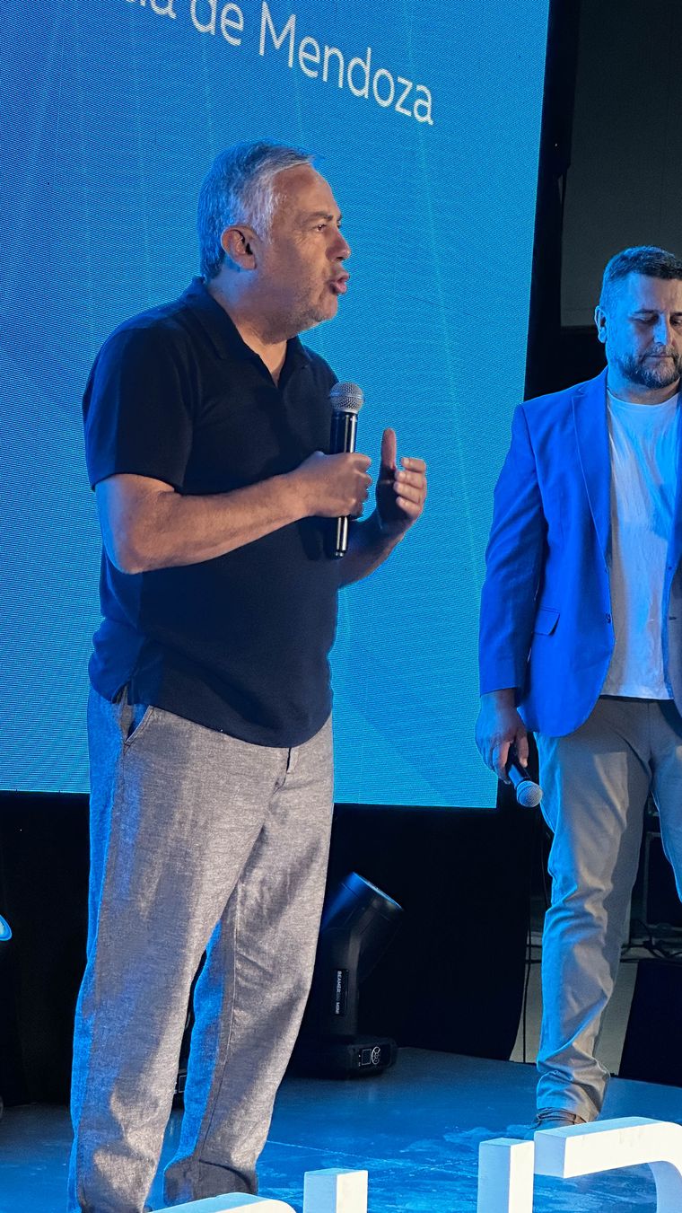 El gobernador Alfredo Cornejo dijo presente y brindó palabras de felicitación por el emprendimiento. El gobernador Alfredo Cornejo dijo presente y brindó palabras de felicitación por el emprendimiento.