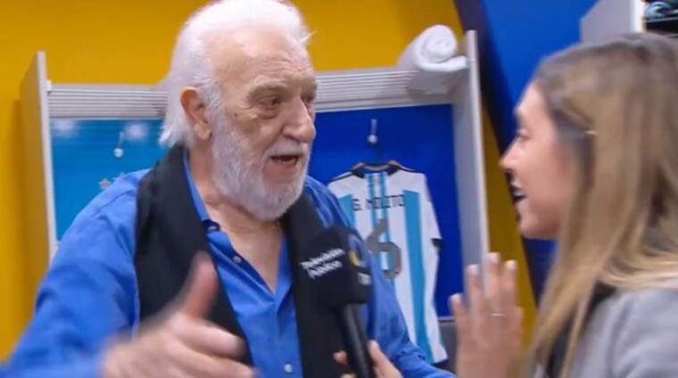 El Coco cruzó a la periodista en la previa del partido.