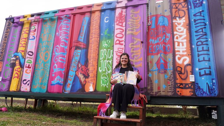El Taller funciona en un contenedor que simula ser una biblioteca El Taller funciona en un contenedor que simula ser una biblioteca