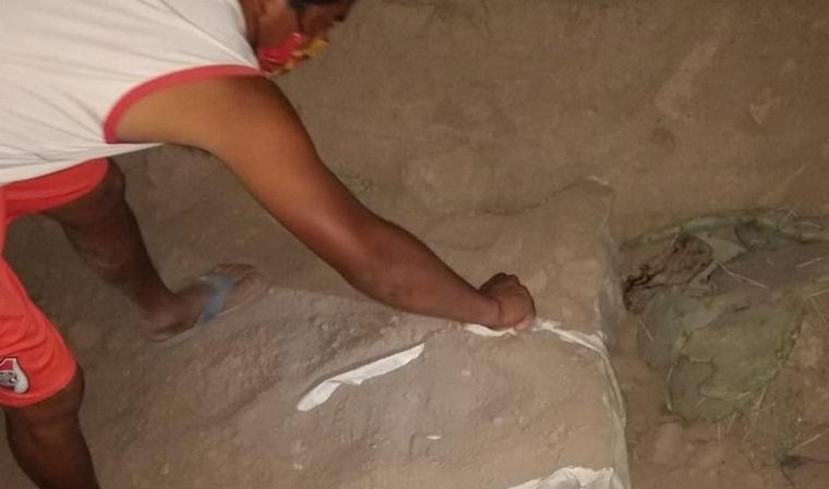 Enterrado Parece que Hectitor quiso esconder su compra, pero lo descubrieron. Foto: El liberal.