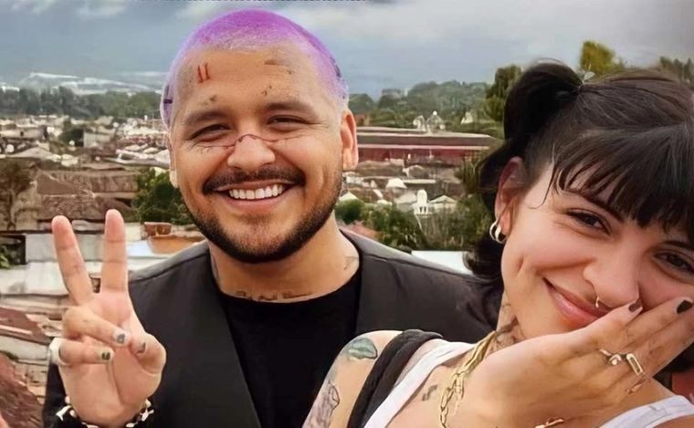 CHRISTIAN NODAL Y CAZZU LA PAREJA DEL MOMENTO Foto: ARCHIVO