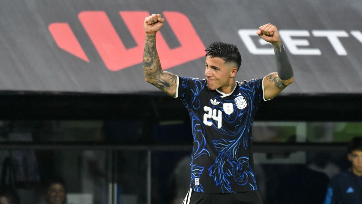 Enzo Fernández pidió perdón por sus quejas sobre el campo de la Bombonera: 