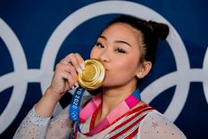 Sunisa Lee ganó el oro olímpico en los All around en Tokio 2020. Ahora lucha por su lugar en París 2024. Foto: @sunisalee Sunisa Lee ganó el oro olímpico en los All around en Tokio 2020. Ahora lucha por su lugar en París 2024. Foto: @sunisalee