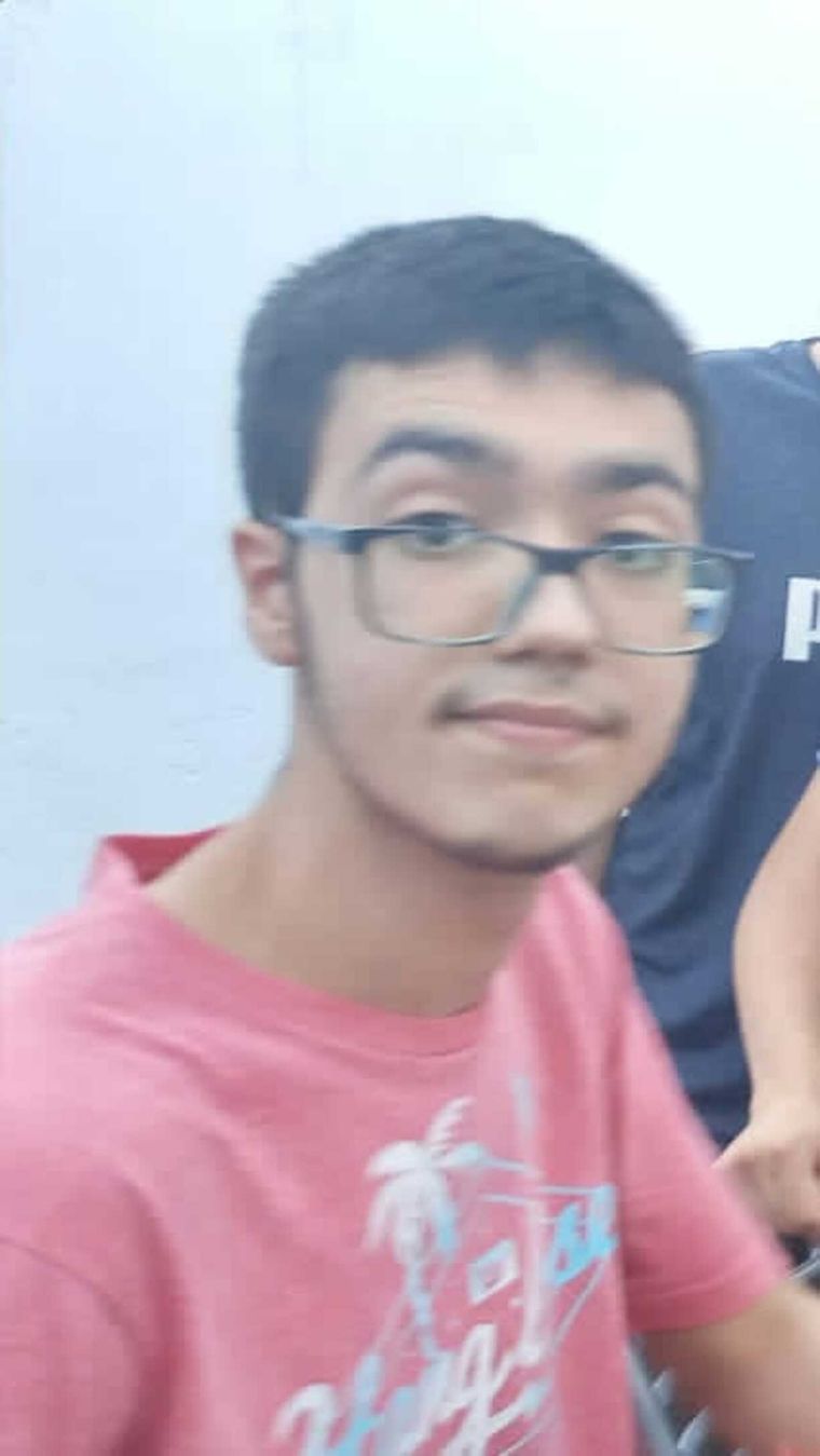 El joven fue impactado por un auto que circulaba a alta velocidad Foto: Facebook Jimena Paris