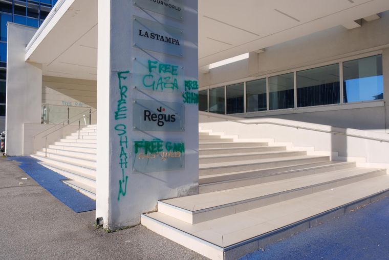 Tras el ataque a la redacción, la Policía local ya identificó a varios sospechosos.