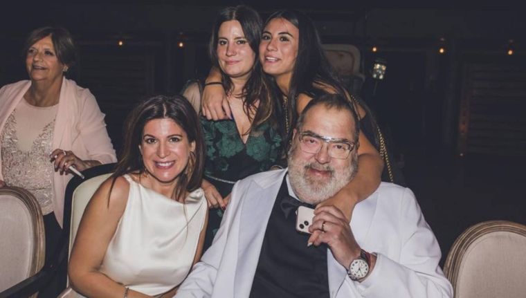 Jorge Lanata junto a Elba Marcovecchio y Lola y Bárbara Lanata.