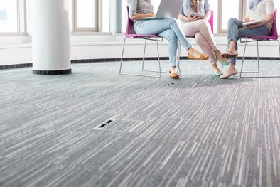 MDZol | Son varios los significados de cruzar las piernas en una conversación Foto: Shutterstock