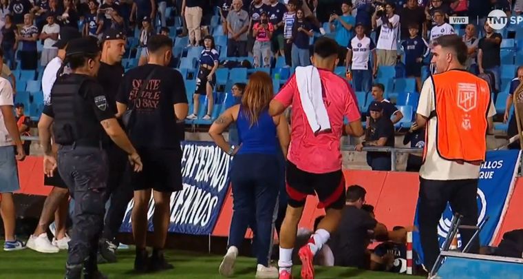 Gonzalo Martínez toma a Villa del cuello en la parte baja de la foto. Foto: Captura