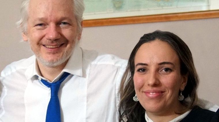 Julian y su mujer, Teresa, en Londres. Foto: WsWs.