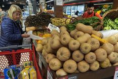La inflación volvió a recalentarse en noviembre y la suba de precios será de las primeras decisiones que tendrá que tomar al asumir Javier Milei. Foto: NA