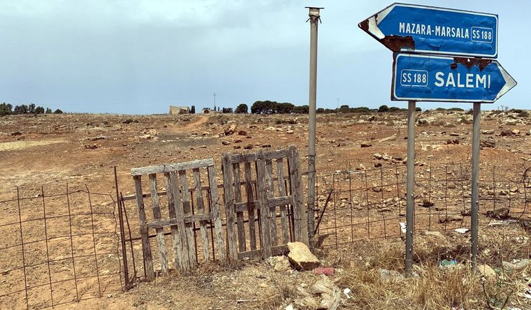 Sequía evidente en zonas de pastos secos en Sicilia occidental. Foto: Efe.