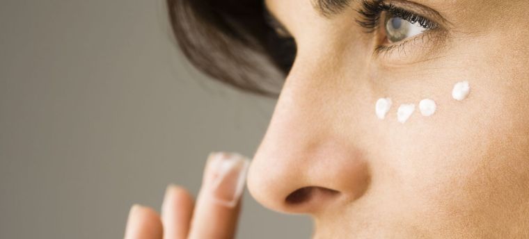 Iluminar, reparar e hidratar, son las necesidades básicas del contorno de ojos para evitar las arrugas. Foto: Los 40