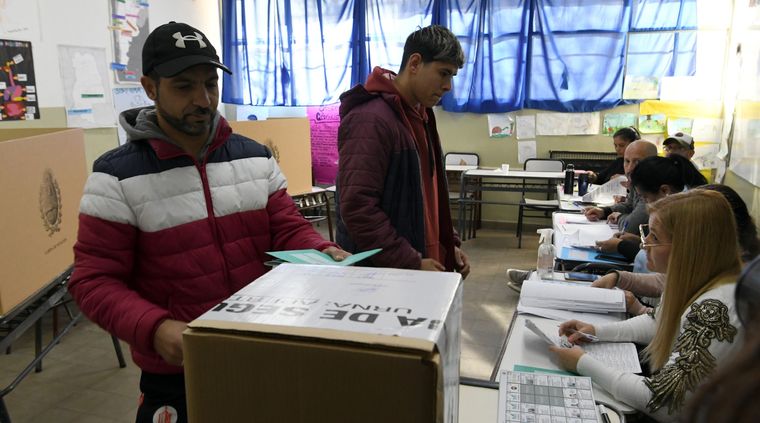 Son 9 los precandidatos que podrían quedar afuera del cuarto oscuro Foto: ALF PONCE MERCADO / MDZ