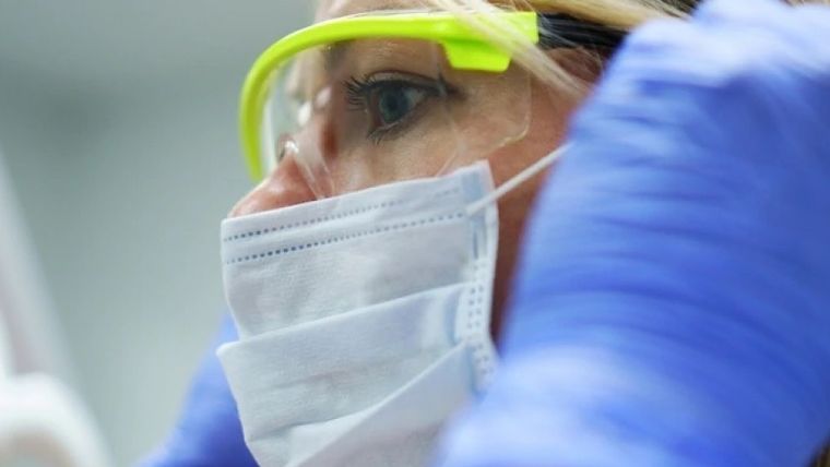 Una técnica para que el barbijo no te moleste.