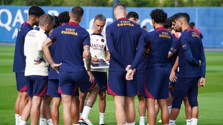Luis Enrique sigue tomando fuertes decisiones en el PSG. Foto: @PSG_espanol