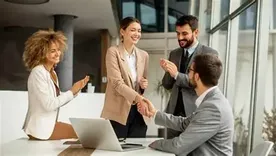En el mundo del branding y la comunicación empresarial, nos enseñaron -casi a fuego- que la marca debe ser un faro de certeza absoluta. En el mundo del branding y la comunicación empresarial, nos enseñaron -casi a fuego- que la marca debe ser un faro de certeza absoluta.