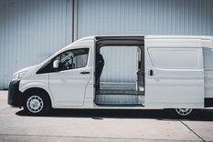 La versión Furgón L2H2 de Toyota Hiace es ideal para quienes requieren trasladar cargas voluminosas.