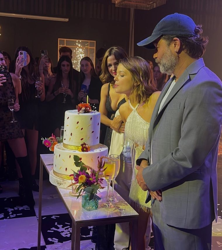 Fiel a su estilo, Muna Pauls Cherri cumplió 15 y festejó a lo grande con distintos looks durante la noche Foto: Instagram