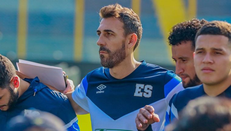 David Dóniga, entrenador de El Salvador. Foto: @ElCuscatlecoDep