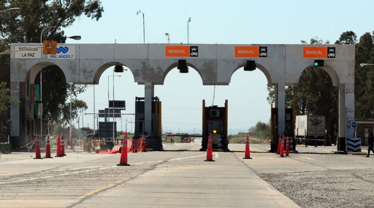 Una de las pocas estaciones de peajes de Mendoza, en La Paz.