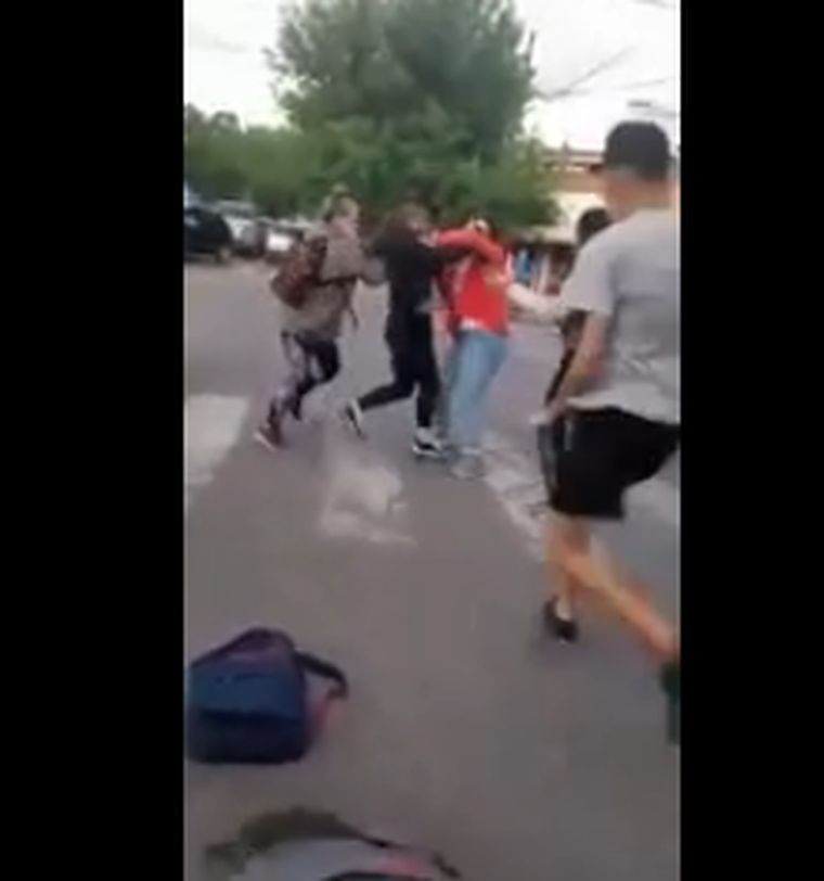 La batalla campal se registró en Bahía Blanca.