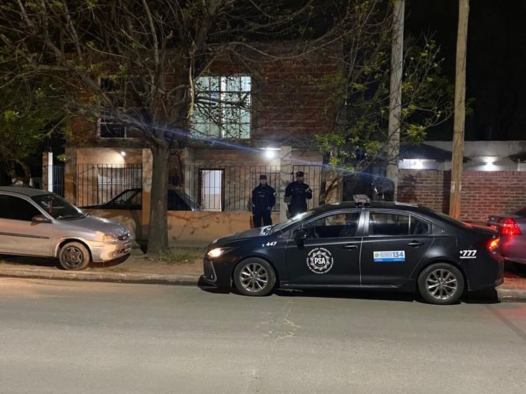 En el procedimiento detuvieron a tres personas