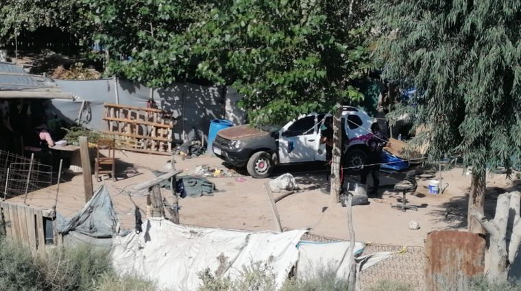 La Renault Duster que fue robada y recuperada en poco tiempo, luego del asalto armado que dejó dos víctimas heridas de bala.&nbsp;