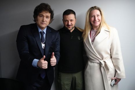 Zelensky junto a Javier y Karina Milei