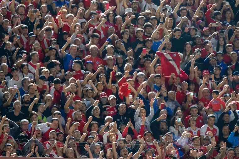 Un hincha de Argentinos Juniors falleció durante el encuentro ante Instituto. Foto: @AAAJoficial